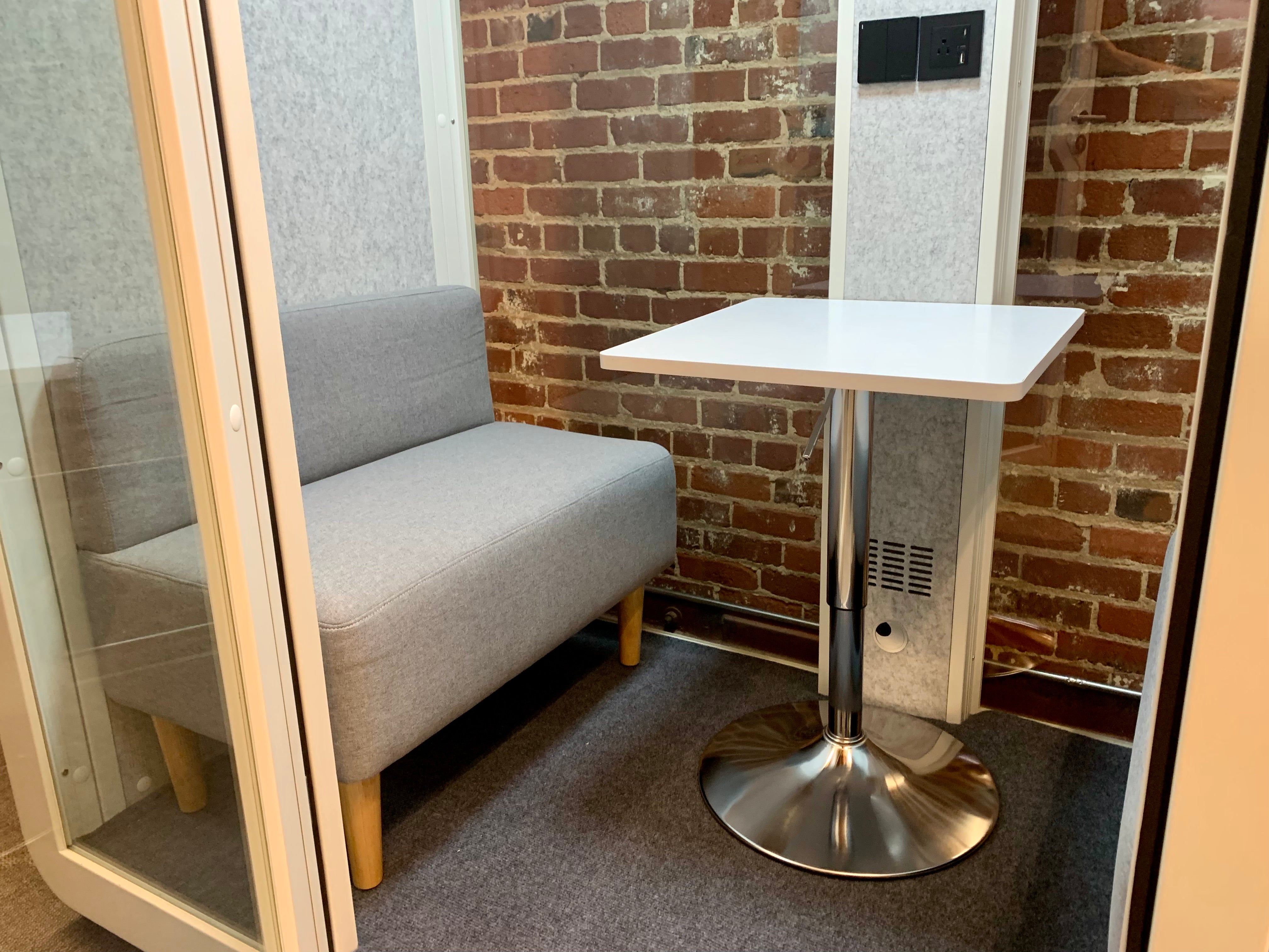 Modern 2 Person Meeting Soundproof Private Privacy Pod Office Phone Booth &